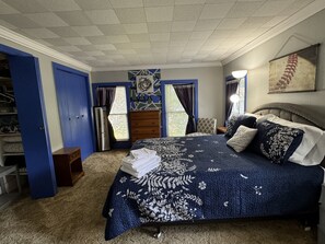 4 bedrooms, iron/ironing board, free WiFi, bed sheets