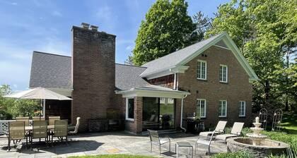 Awesome Hills, Terrific views, spacious interior, large patio, minutes to ASV