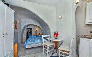 1 bedroom, desk, free WiFi, bed sheets