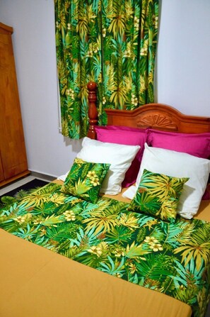 1 chambre, fer et planche à repasser, Wi-Fi gratuit, draps fournis