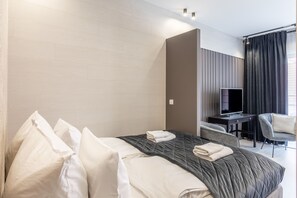 Iron/ironing board, free WiFi, bed sheets