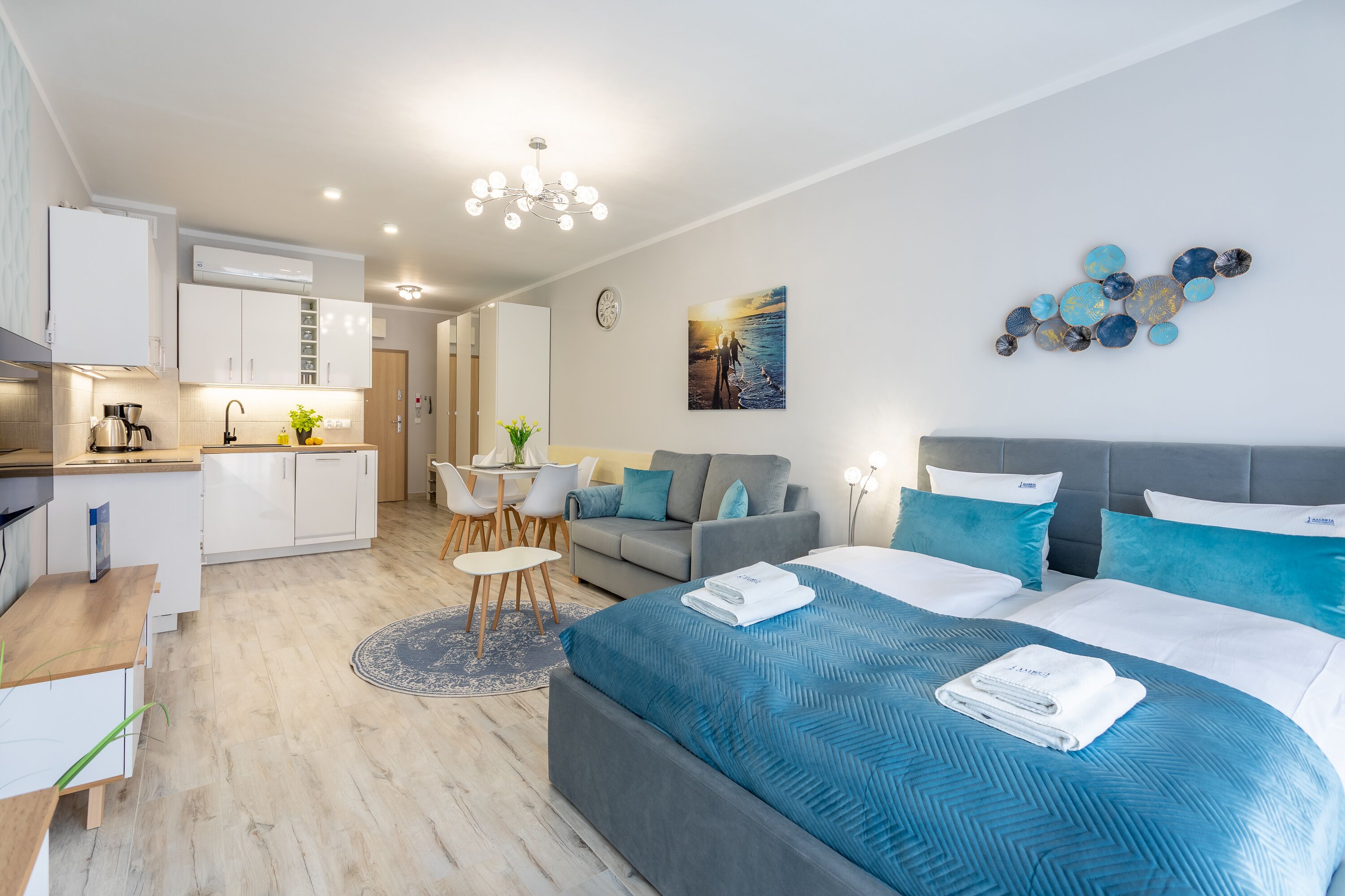 Een strijkplank/strijkijzer, gratis wifi, beddengoed