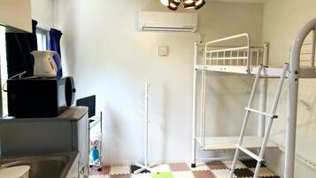 Basic-Apartment | 1 Schlafzimmer, Bügeleisen/Bügelbrett, kostenloses WLAN, Bettwäsche