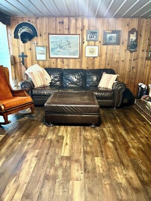 Älytelevisio, takka, työhuone