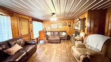 Smart TV, caminetto, studio