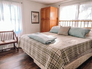 2 bedrooms, desk, iron/ironing board, travel cot