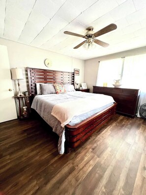 2 bedrooms, desk, iron/ironing board, travel cot