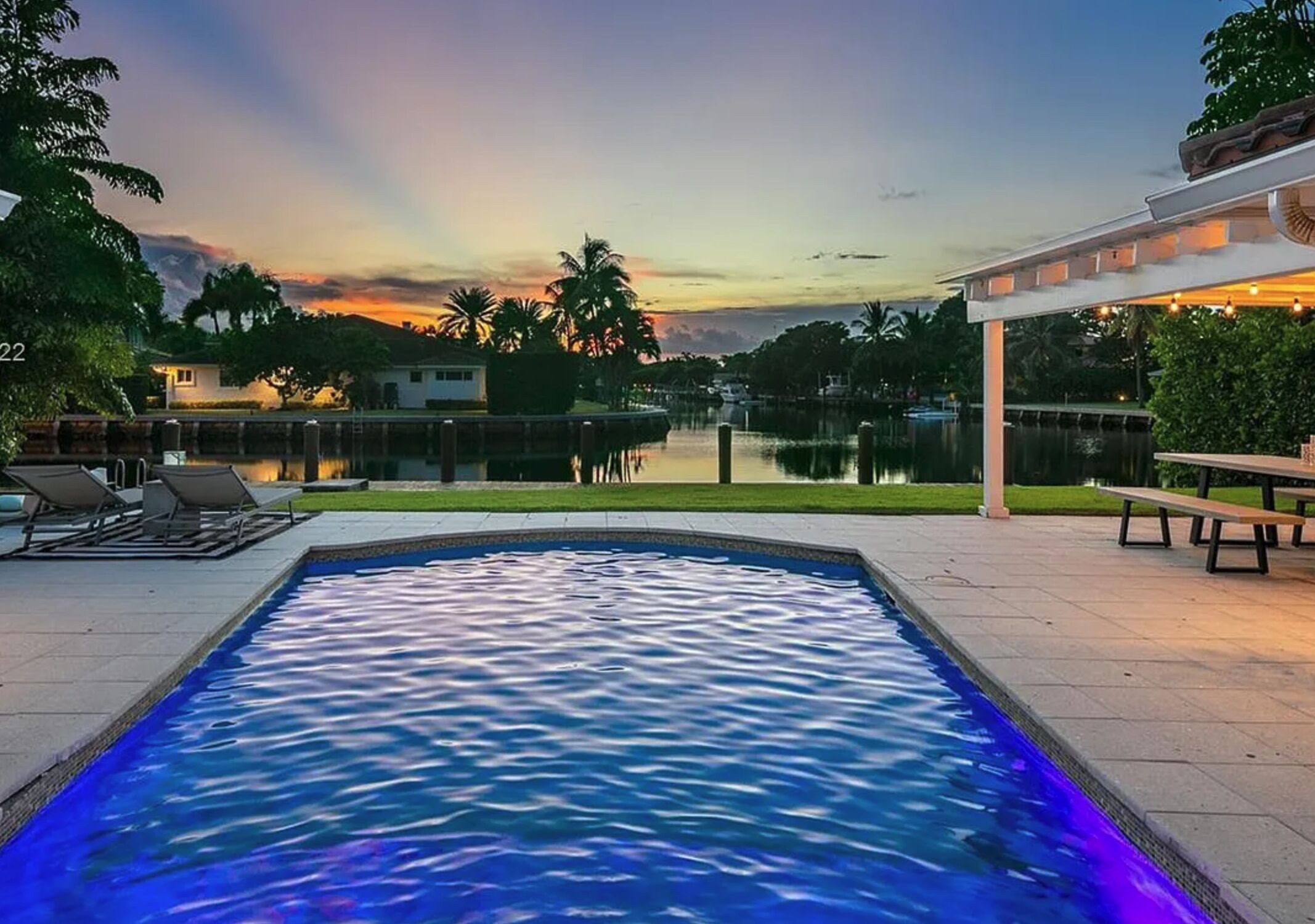 Sunset Waterfront Villa w/pool and Jacuzzi and ocean access