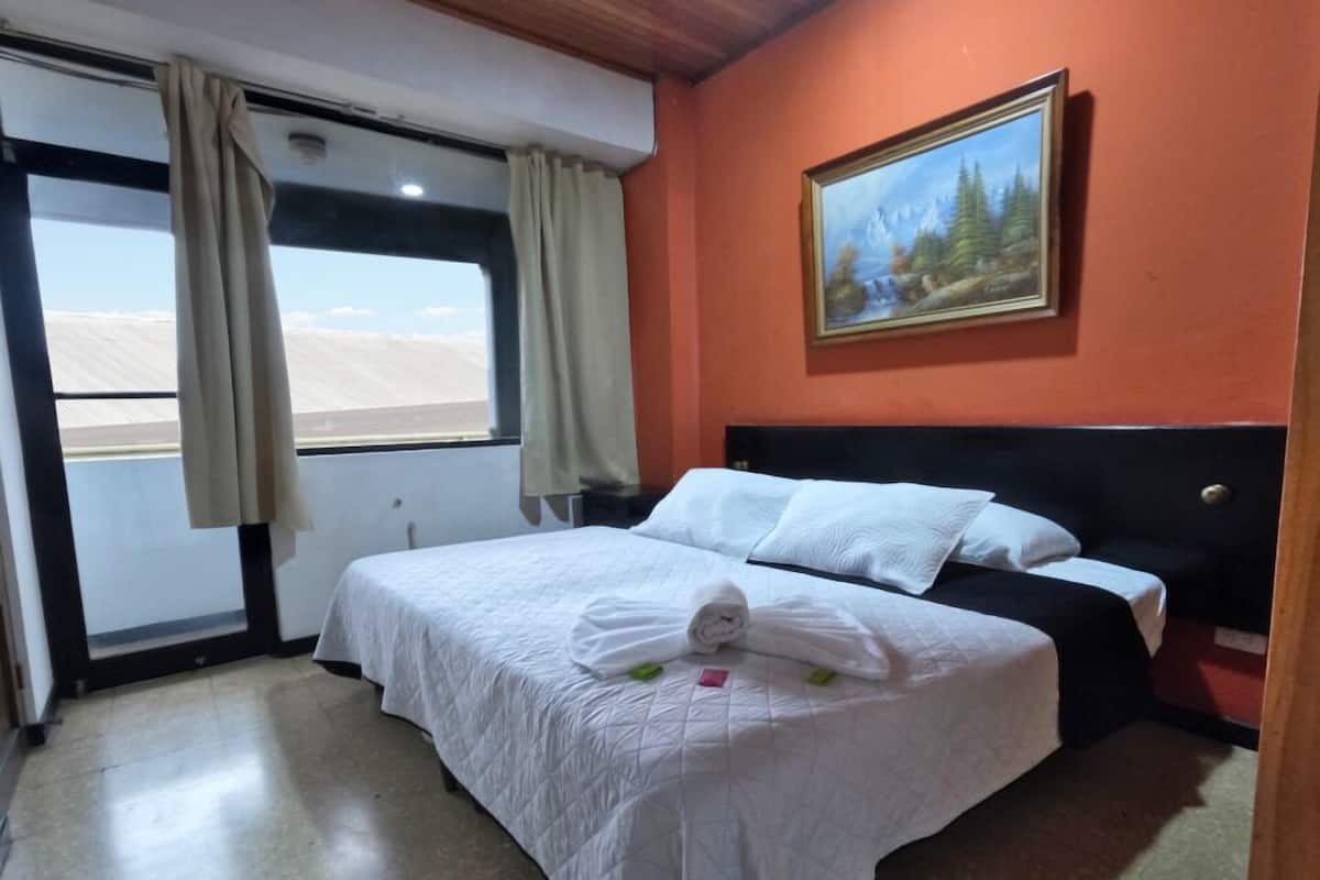 Biancheria da letto di alta qualità, ferro/asse da stiro, Wi-Fi gratuito