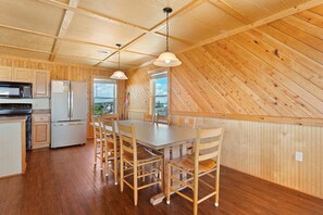 Dining - 4 bedroom, semi-oceanfront,community pool (Nags Head)