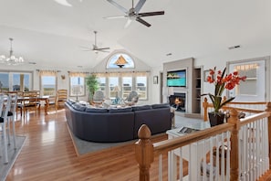 Flat-screen TV, fireplace, table football, stereo