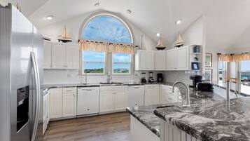 Coffee/tea maker, fridge, microwave, oven