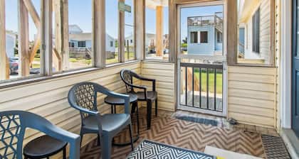 3 br Beach, Sunrise, Views, community pool!