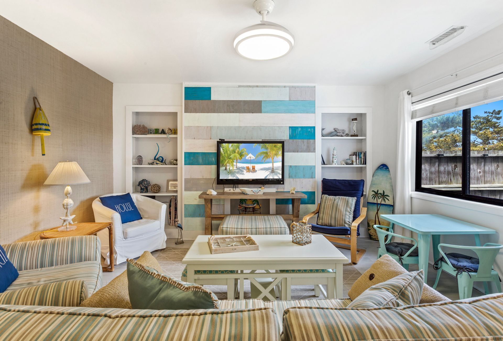SC1004 Deja Blue * Short Drive to Beach  * Community Pool