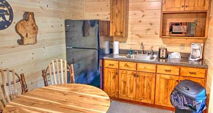 Romantic Waterview Lodge Suite with Hot Tub