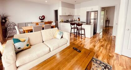 Modern 4 bedroom Townhouse @Ford with Free Parking and Brilliant Location