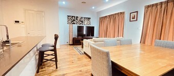 Modern 4 bedroom Townhouse @Ford with Free Parking and Brilliant Location