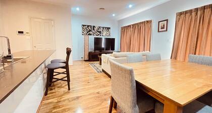 Modern 4 bedroom Townhouse @Ford with Free Parking and Brilliant Location