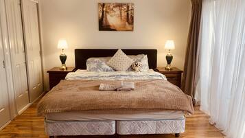 3 Schlafzimmer, Schreibtisch, Bügeleisen/Bügelbrett, kostenloses WLAN