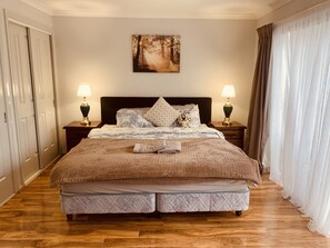 3 bedrooms, desk, iron/ironing board, free WiFi