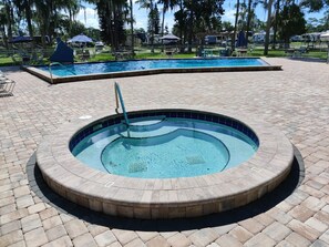 Piscina all'aperto, una piscina riscaldata