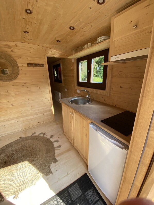 المنشأة من الداخل