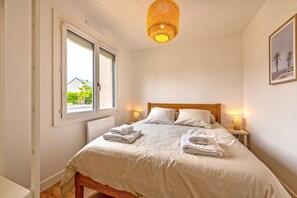 4 dormitoris, planxa i posts de planxar, wifi gratuïta i roba de llit