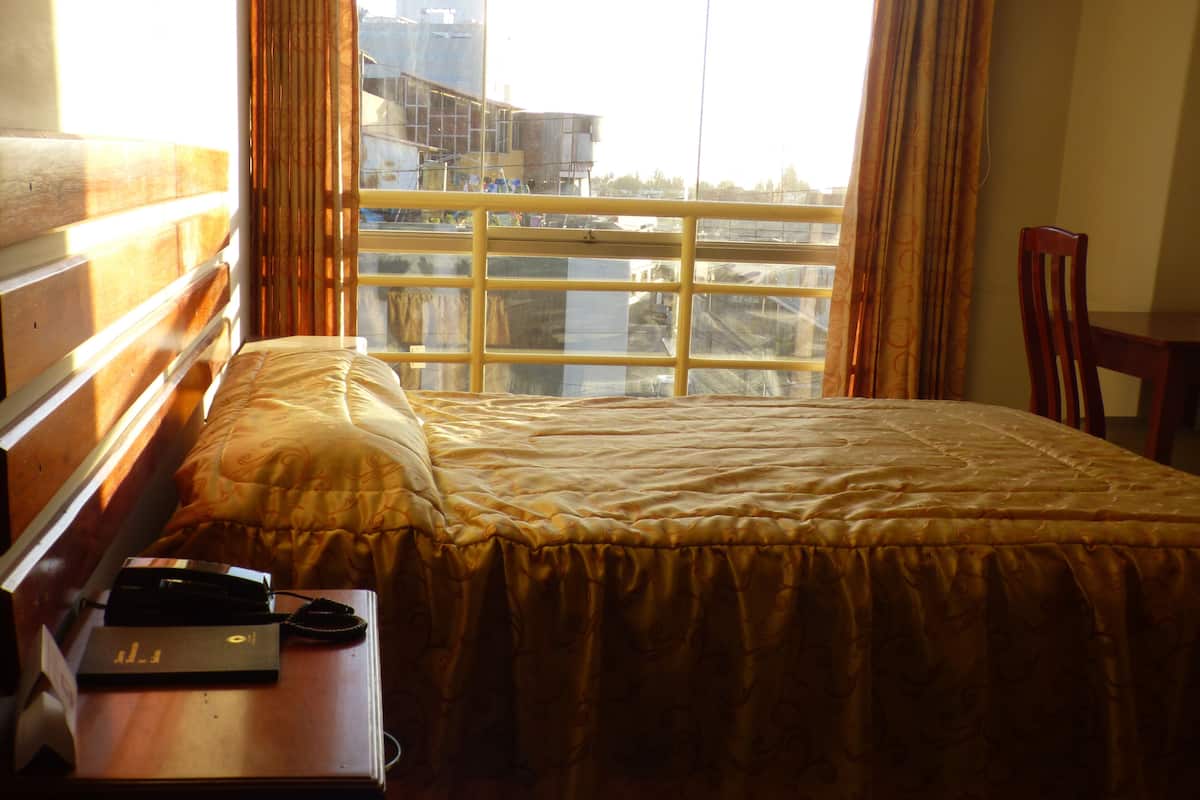 honeymoon double or twin room | desk, free wifi