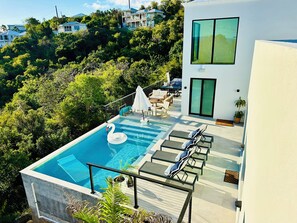 Ulkouima-allas, ääretön uima-allas