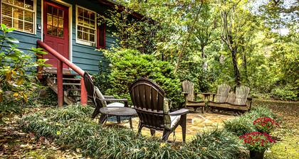 In Town, Yet Wooded - Cozy 2BR Cabin in Mentone