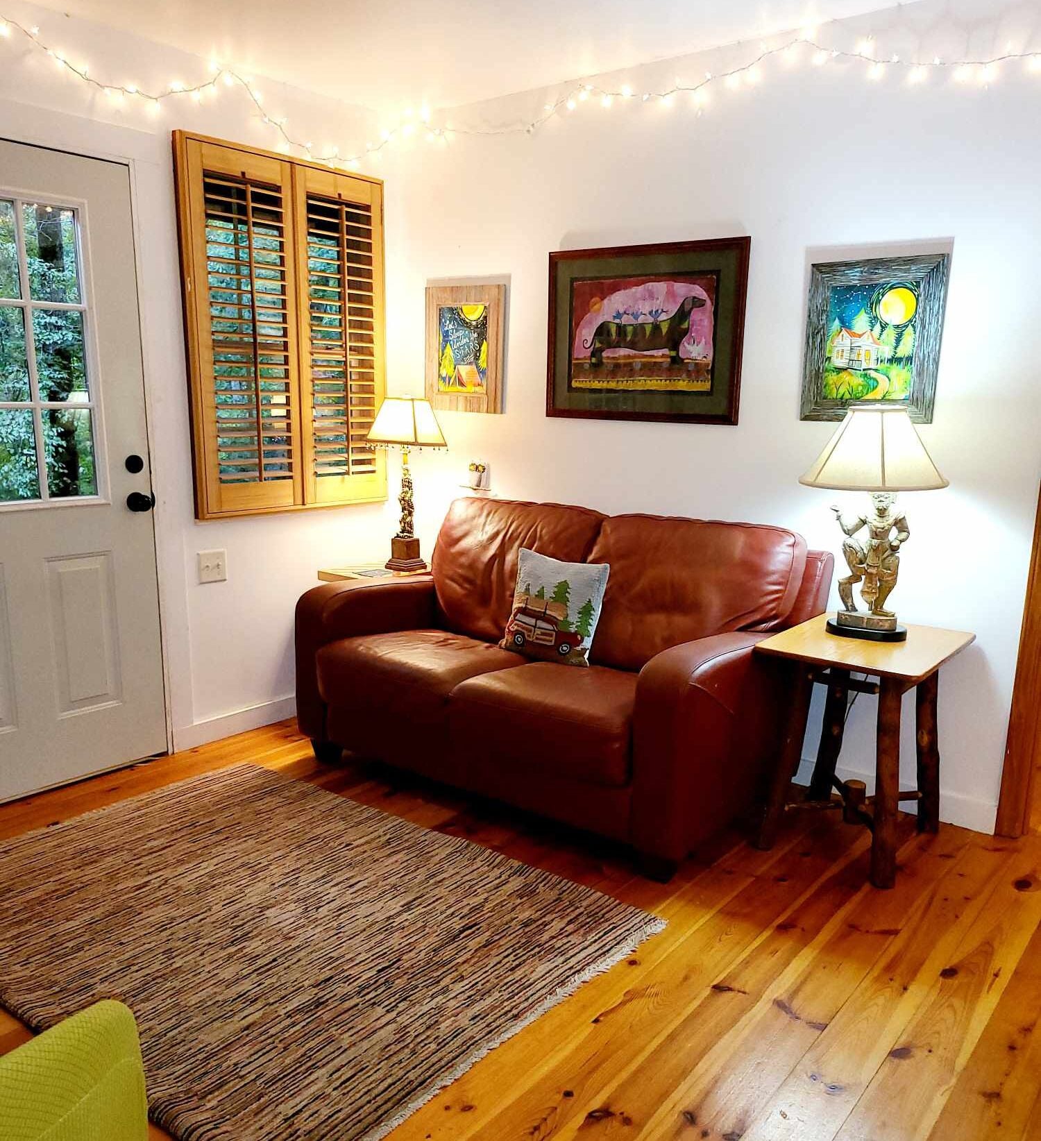 Smart TV, books, offices