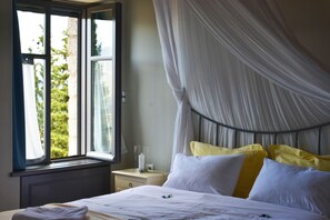 Caja de seguridad en la habitación y sistema de insonorización 