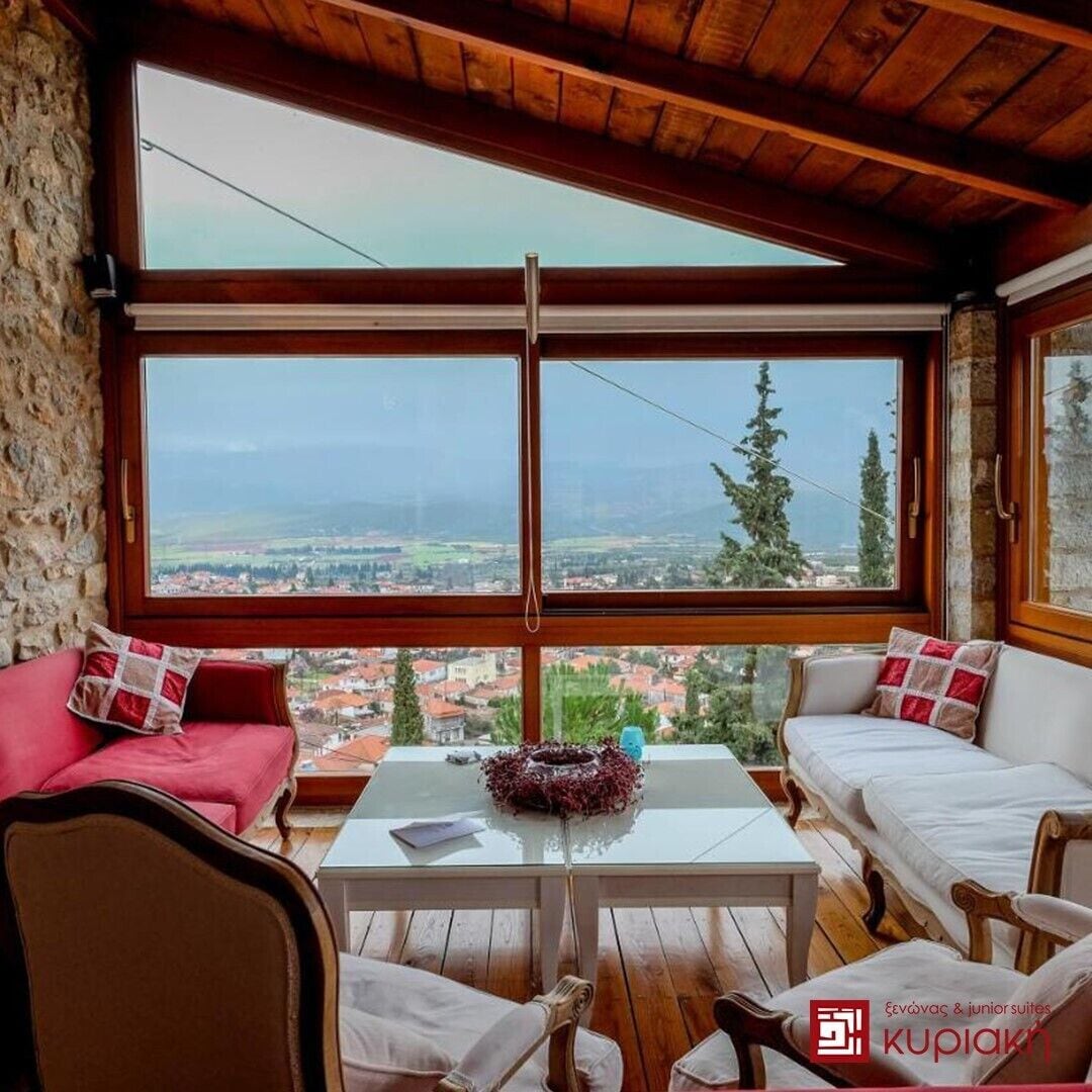 32 インチの薄型テレビ (デジタル放送視聴可)、テレビ