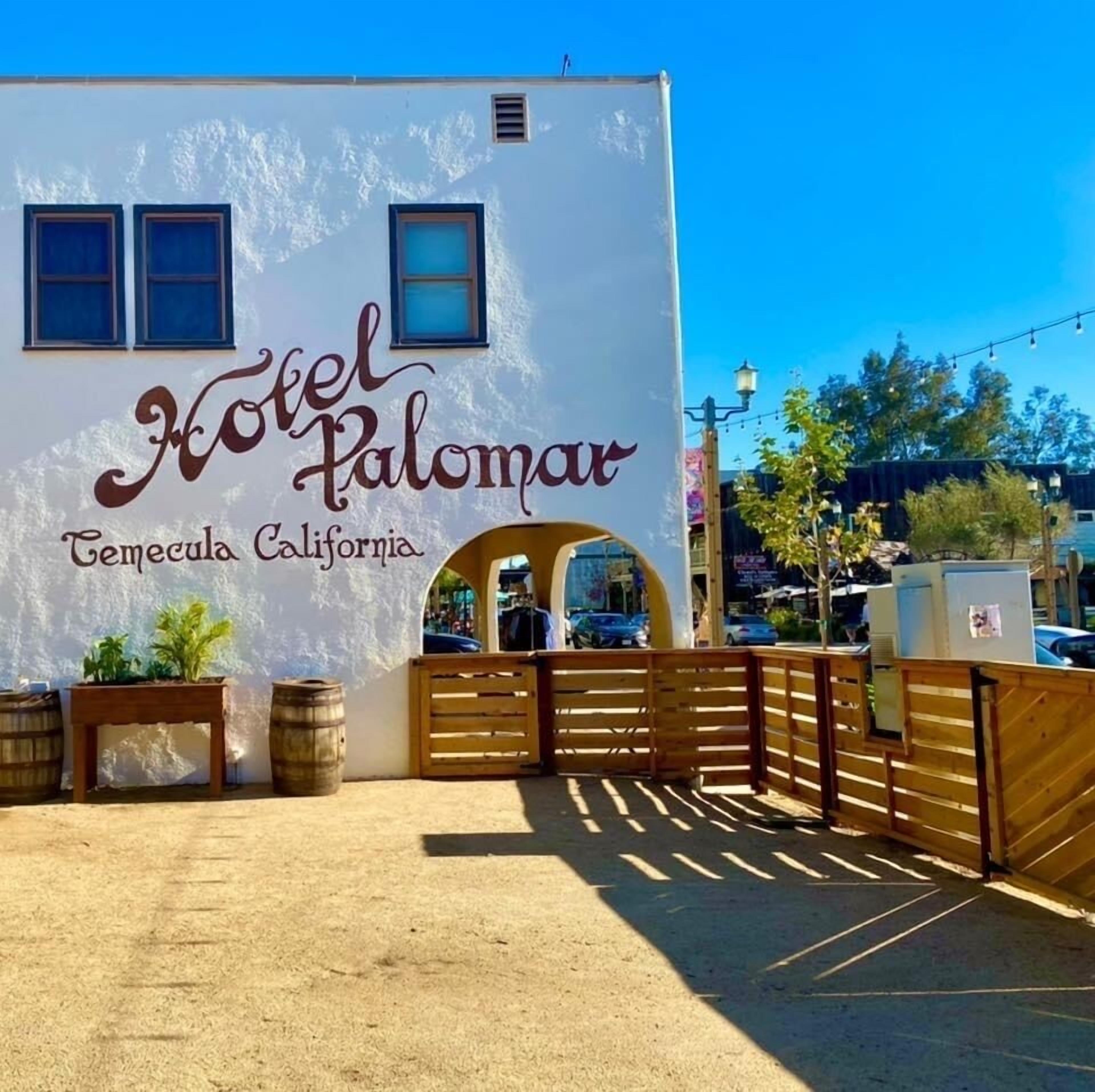 Heart of Old Town Temecula- Entire historic hotel, 12 guests 