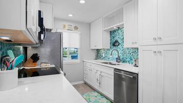 Condo (2 Bedrooms) | Property amenity