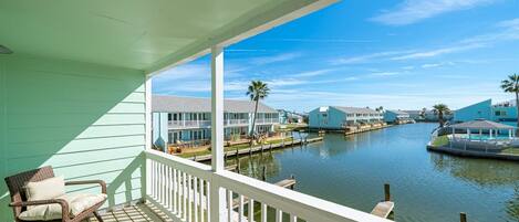 Condo (2 Bedrooms) | Front of property