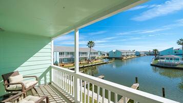 Condo (2 Bedrooms) | Front of property