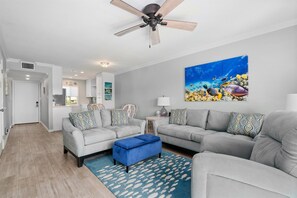 Condo (2 Bedrooms) | Property amenity - 5 O'clock Somewhere by Miss Kitty’s (Rockport)