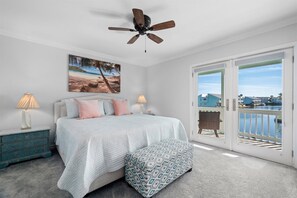 Condo (2 Bedrooms) | Property amenity - 5 O'clock Somewhere by Miss Kitty’s (Rockport)