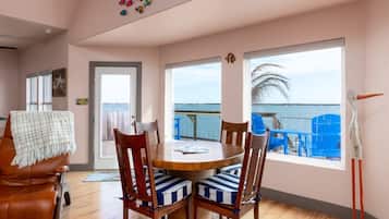 House (6 Bedrooms) | Property amenity