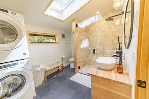 Hair dryer, towels - Cozy Rock Cabin  #thewaylifeshouldbe (Freeport)