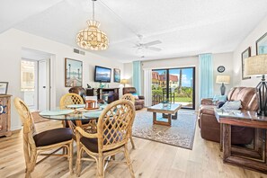 Smart TV, DVD player - ⛱️ Cocoa Beach Club 🚀 🌴👙🚢 (Cocoa Beach)