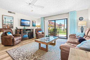 Smart TV, DVD player - ⛱️ Cocoa Beach Club �🚀 🌴👙🚢 (Cocoa Beach)