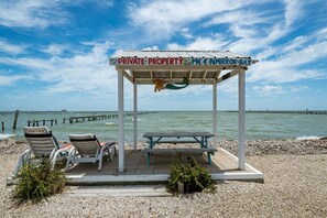 House (2 Bedrooms) | Property amenity - Moon Mirror Bay by Miss Kitty’s (Rockport)