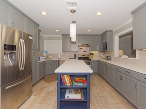 Casa, varias camas, patio | Cocina privada | Refrigerador, microondas, horno y parrilla de estufa 