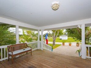 Casa, varias camas, patio | Balcón