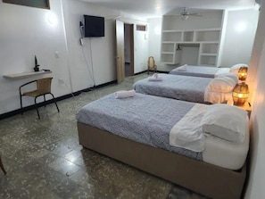 Habitación estándar | Decoración personalizada y muebles diferentes