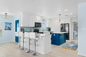 House (4 Bedrooms) | Property amenity - Hook, Wine & Sinker by Miss Kitty’s (Rockport)