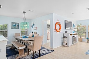 House (4 Bedrooms) | Property amenity - Hook, Wine & Sinker by Miss Kitty’s (Rockport)