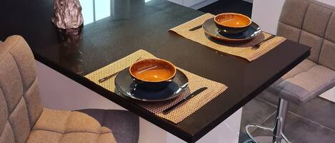 雪櫃、微波爐、焗爐、爐具